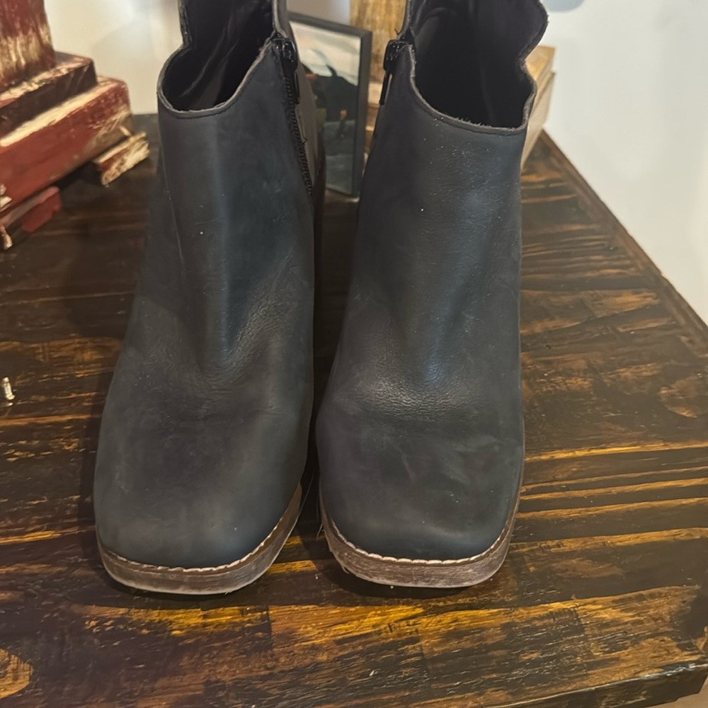 Crown Vintage Square Toe Boots